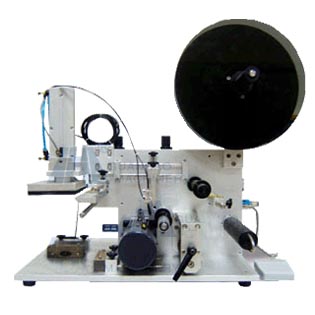 半自動(dòng)扁瓶貼標(biāo)機(jī)